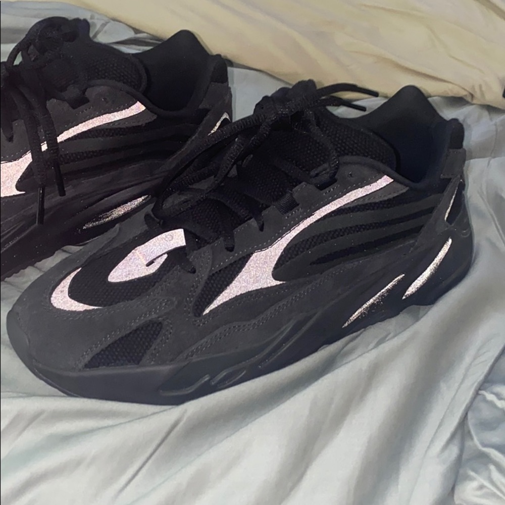 adidas Yeezy Boost 700 V2 Vanta